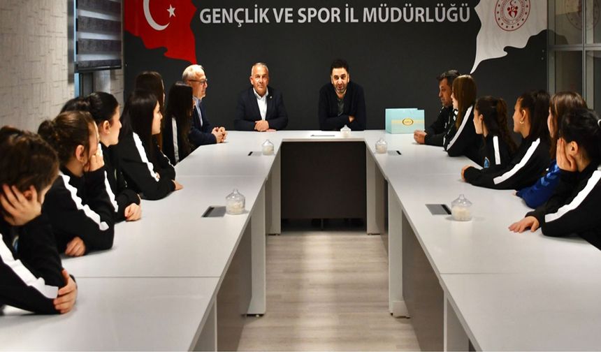 MİLLİ GÜREŞÇİLERDEN İL MÜDÜRÜ ASLAN'A ZİYARET