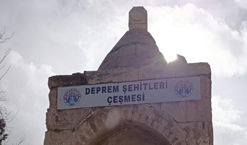 Deprem Şehitleri Çeşmesi, Asri Mezarlık’ta duygulandırıyor