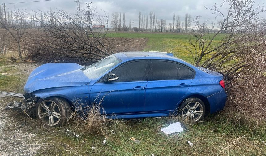 Otomobil şarampole girdi, 3 yaralı