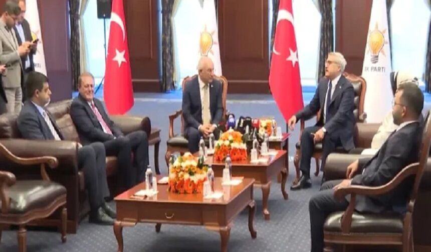 AK PARTİ, CHP İLE BAYRAMLAŞTI