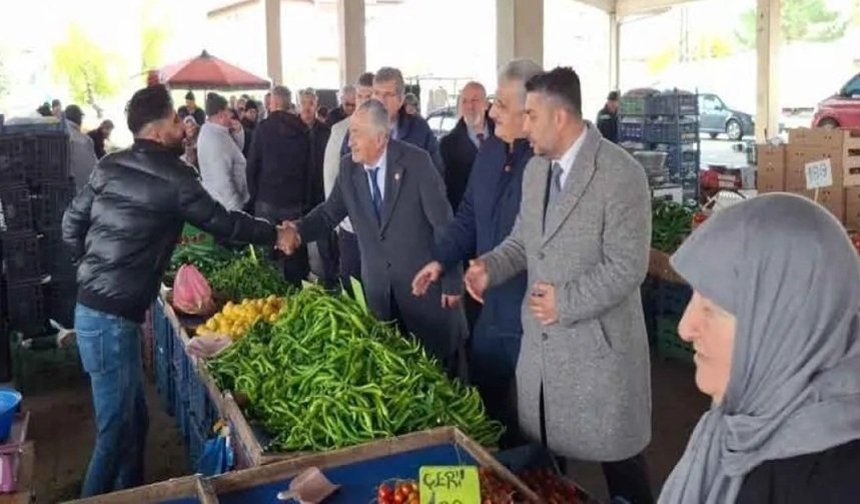 CHP Heyeti semt pazarında