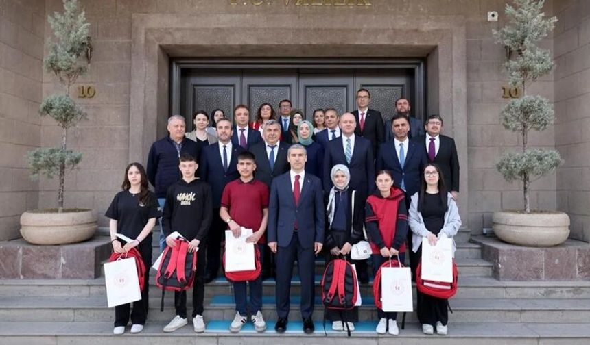 Vali Naci Aktaş Tebrik Etti