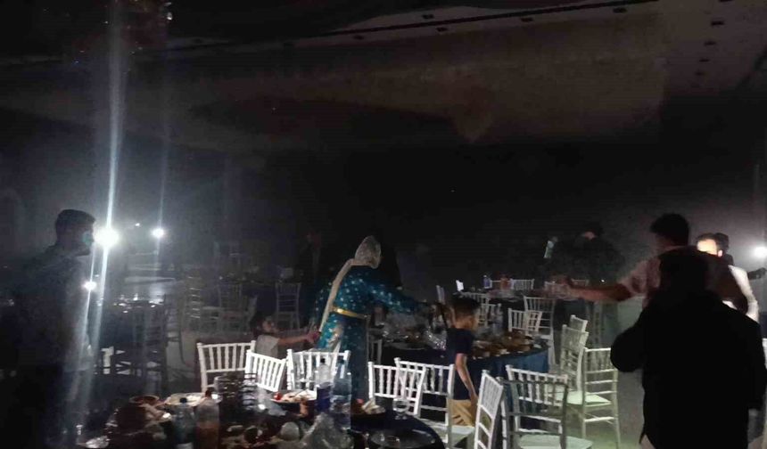 Düğün salonunda yangın! Anne gözyaşları arasında bebeğini aradı