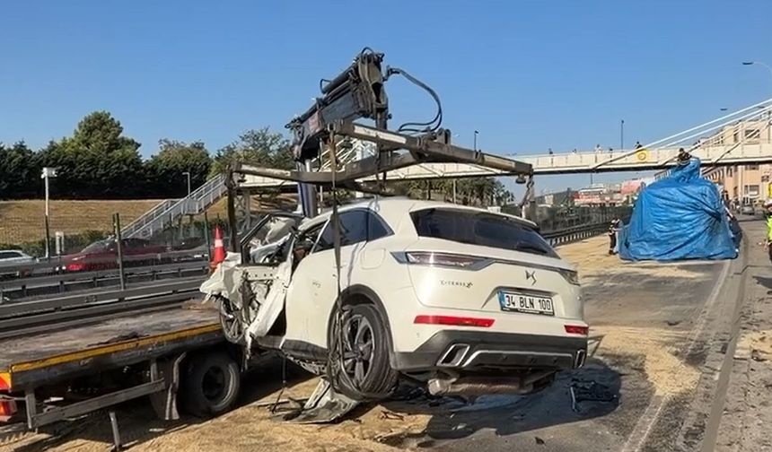 Otomobil otobüse çarptı: 1'i polis 3 kişi öldü