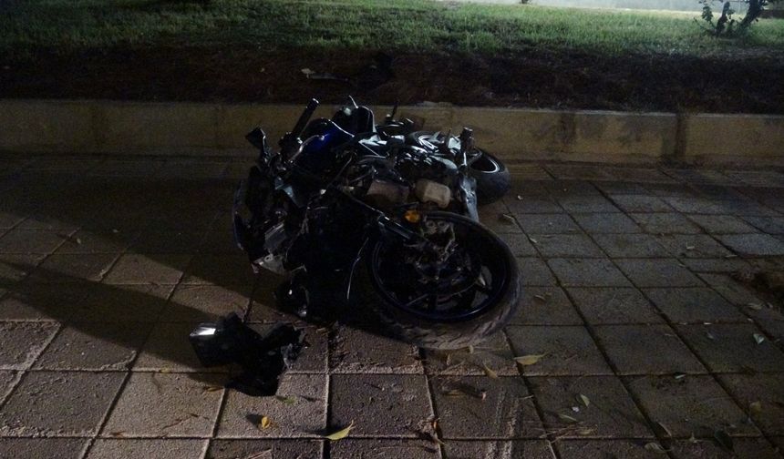 Yayaya çarpan motosikletli hayatını kaybetti