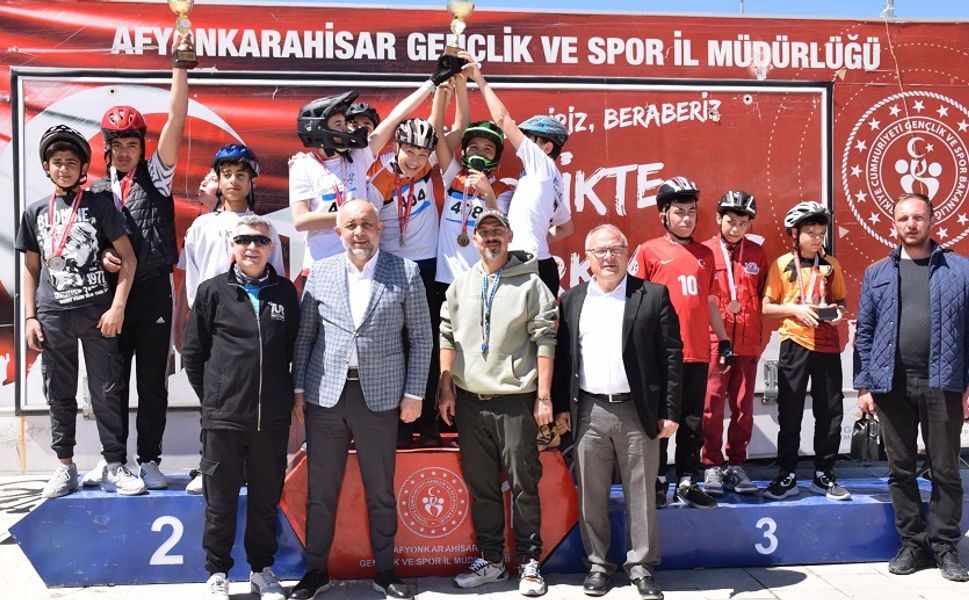Afyon'da okul sporları bisiklet müsabakaları tamamlandı