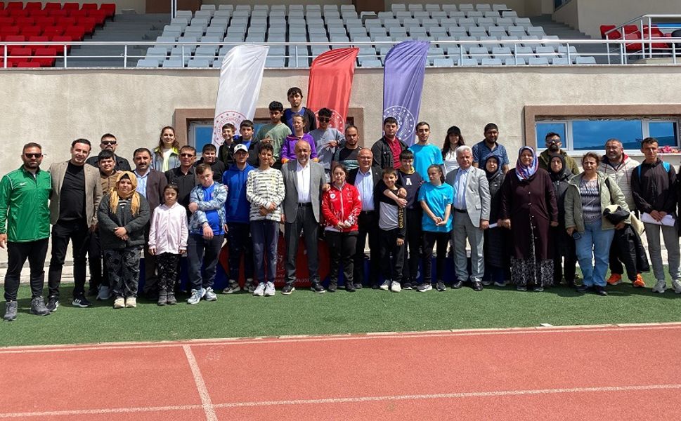 ÖZEL SPORCULAR YARIŞTI
