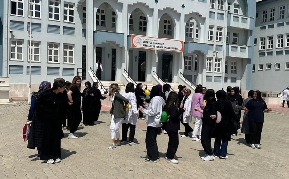 Mesleğimi Öğreniyorum, Ailemle Paylaşıyorum