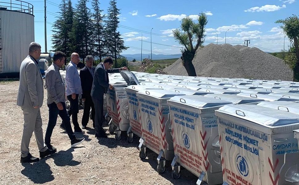 Sandıklı’da köylere çöp konteyneri dağıtımı