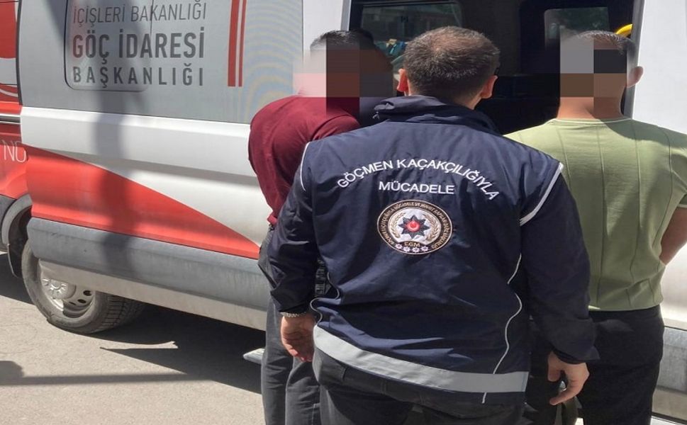6 mülteci sınır dışı edildi