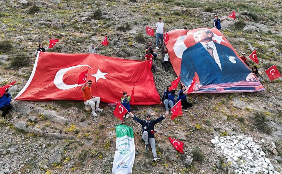 Emirdağlı gençlerden anlamlı mesaj: Önce Vatan