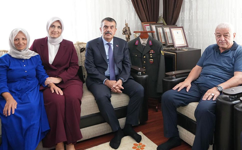 Bakan Yusuf Tekin ve Vali Yiğitbaşı'ndan şehit ailesine ziyaret