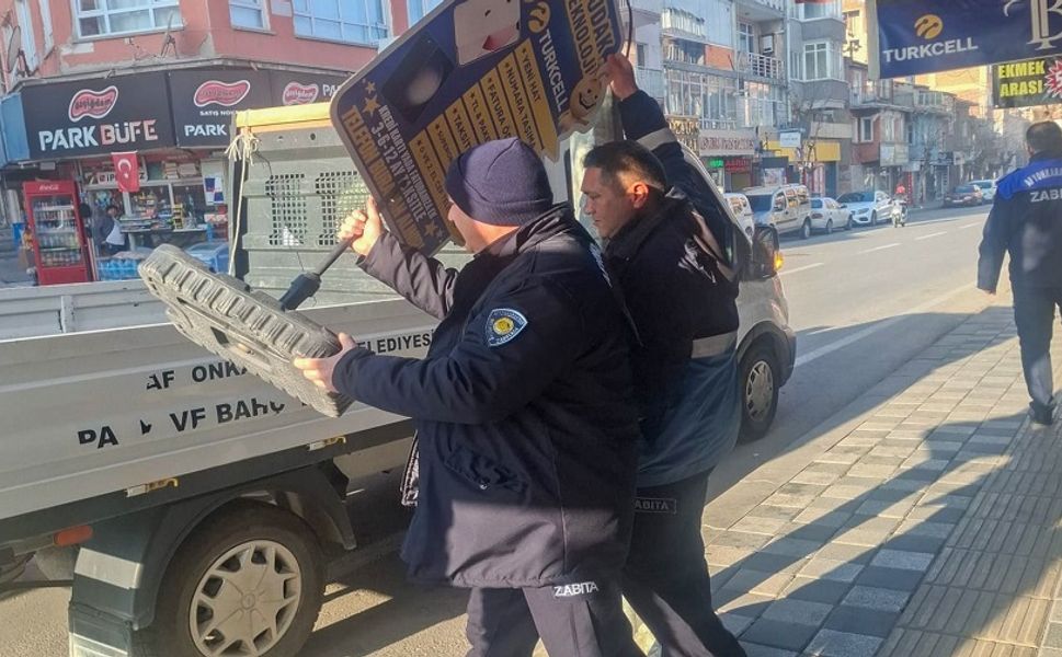 Afyon'da Zabıta'nın kaldırım işgali denetimleri