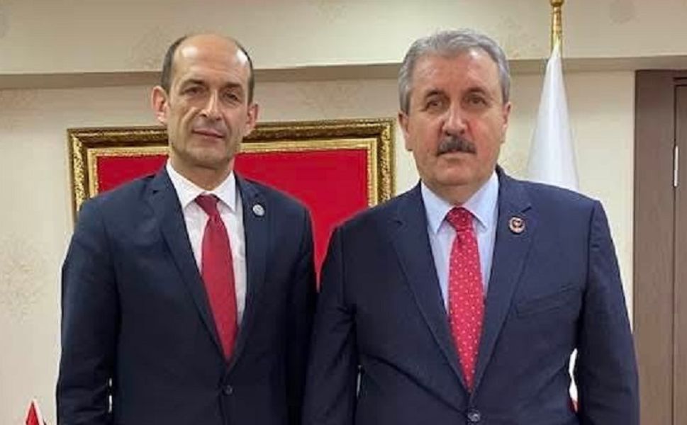 Dağa çiçek toplamaya mı çıktılar?