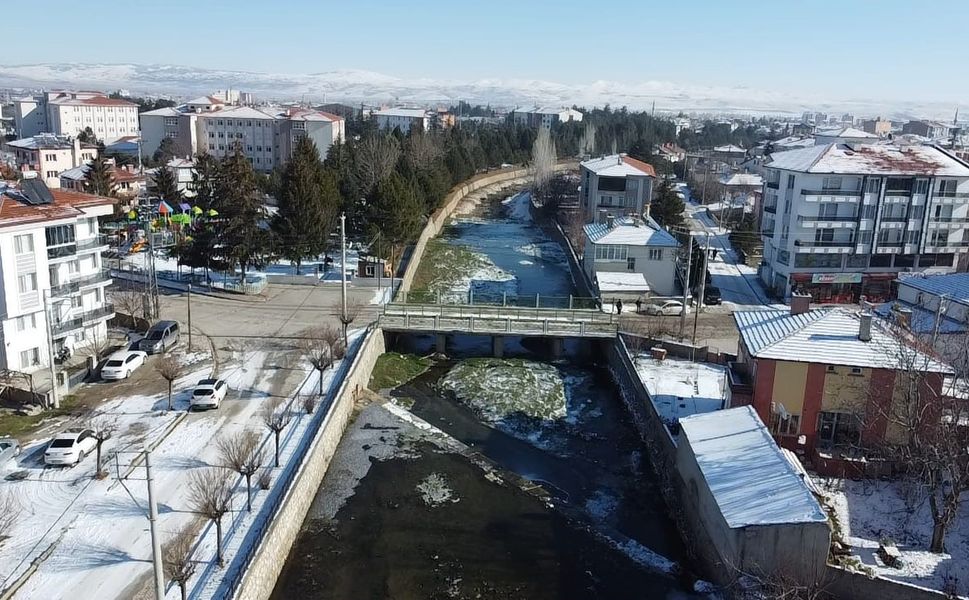 Gali Çayı buz tuttu!..
