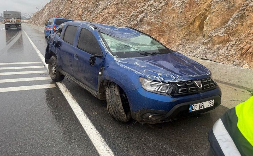 Hurdaya dönen araçtan yaralı kurtuldu