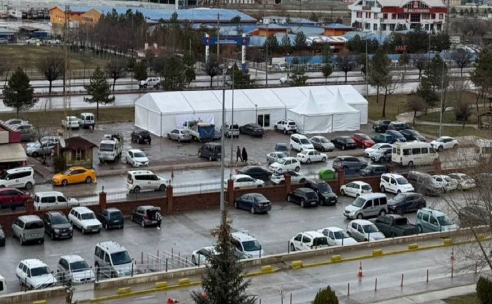 AFSÜ HASTANESİ BAHÇESİNE İFTAR ÇADIRI