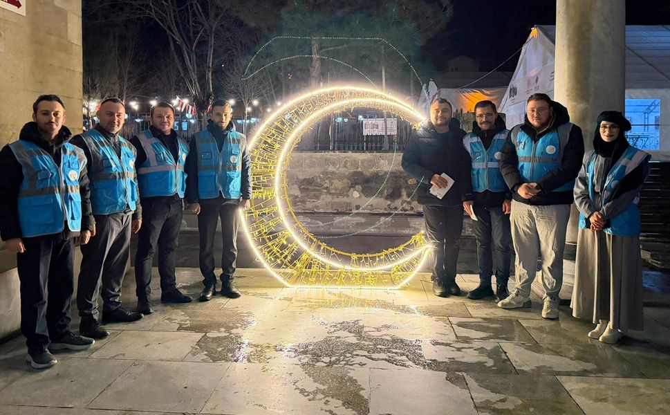 AK PARTİLİ GENÇLER: RAMAZAN PAYLAŞMAKTIR