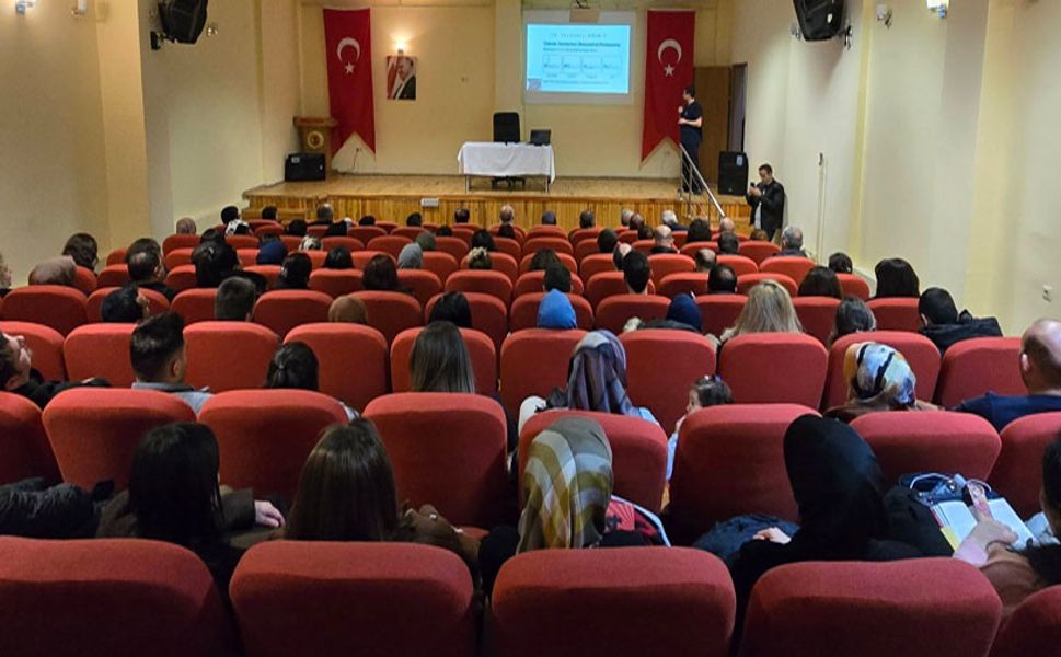 Emirdağ'da öğretmenlere Temel İlk Yardım Eğitimi verildi