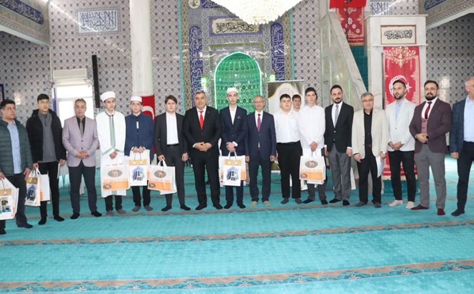 İMAM HATİP ÖĞRENCİLERİ YARIŞTI