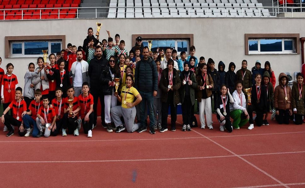 KÜÇÜKLER ATLETİZM MÜSABAKALARI SONA ERDİ