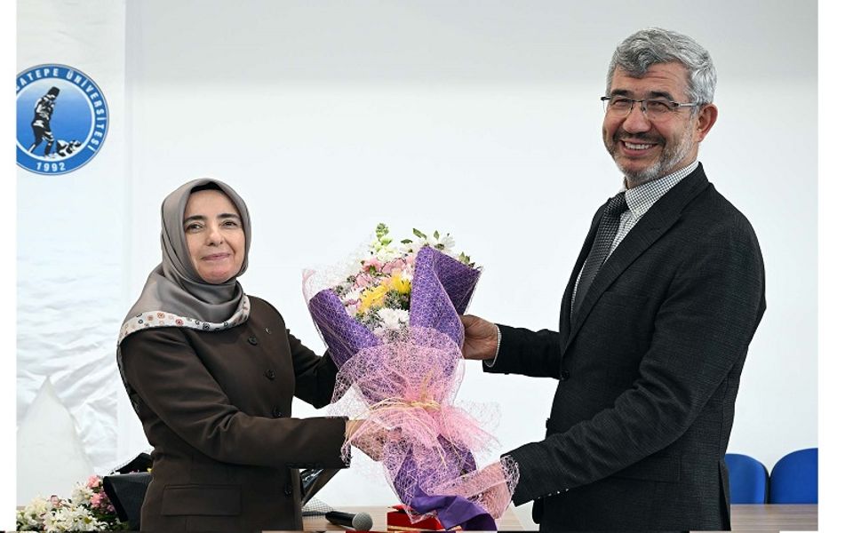 AKÜ İLAHİYAT'A KADIN DEKAN