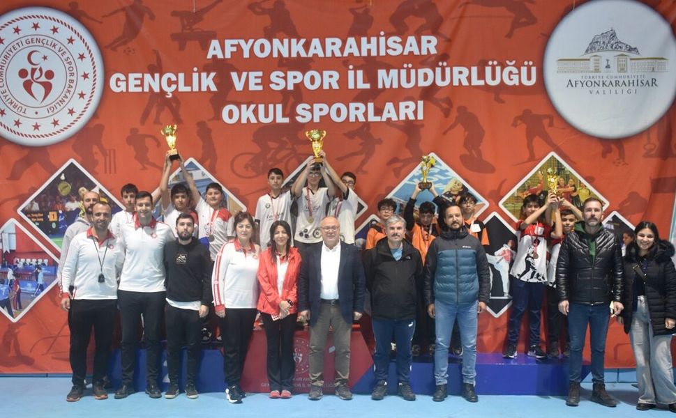 CURLİNG'DE OSMANKÖY ORTAOKULU ŞAMPİYON OLDU