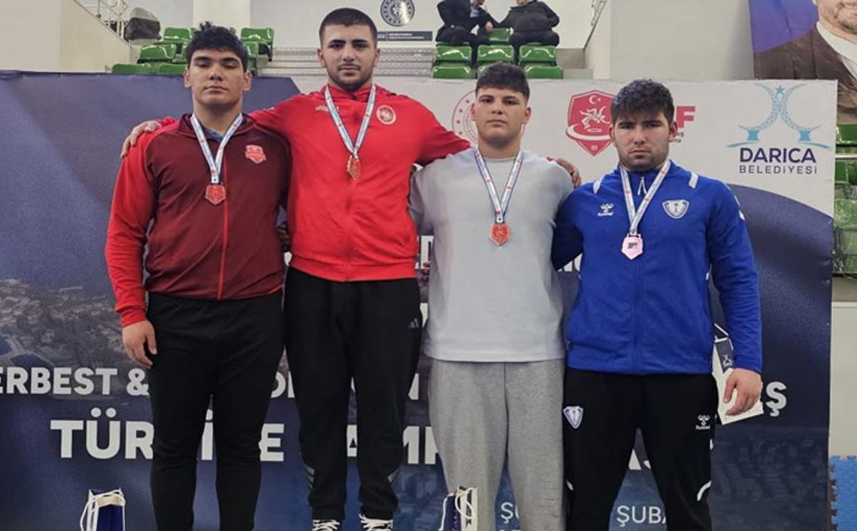 Afyonlu güreşçiler Türkiye Şampiyonası'nda 7 Madalya Kazandı
