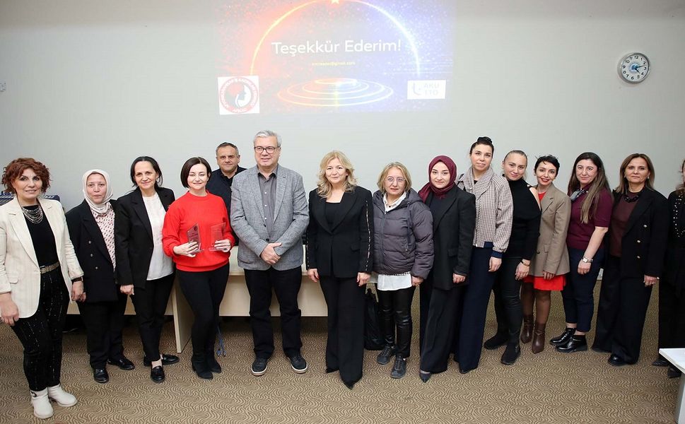 AKÜ'DE YAPAY ZEKA İLE KARİYER TARTIŞILDI