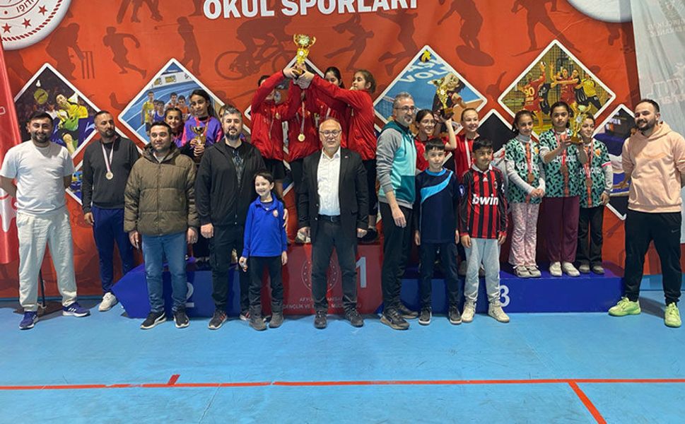 MASA TENİSİ KÜÇÜK KIZLAR MÜSABAKALARI TAMAMLANDI