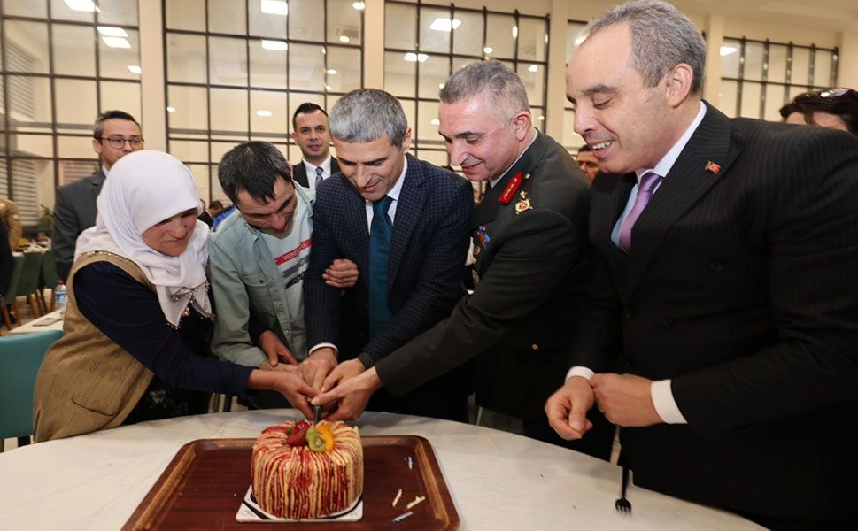 ÖZEL BİREYE UNUTAMAYACAĞI DOĞUM GÜNÜ SÜRPRİZİ