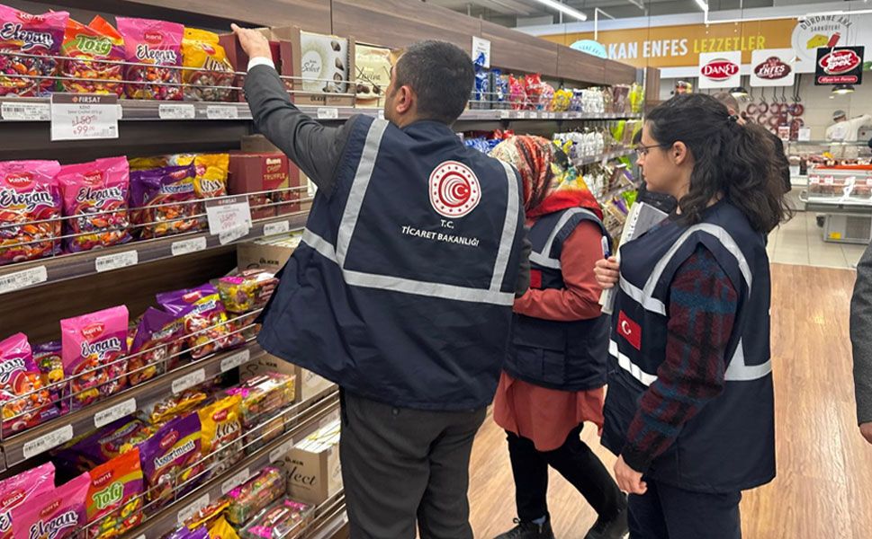 AFYON'DA MARKETLERDE BAYRAM DENETİMİ