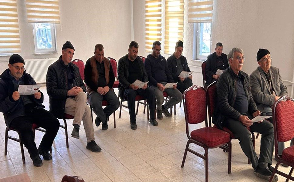 Afyon'da çiftçilere doğru sulama ve gübreleme eğitimi verildi