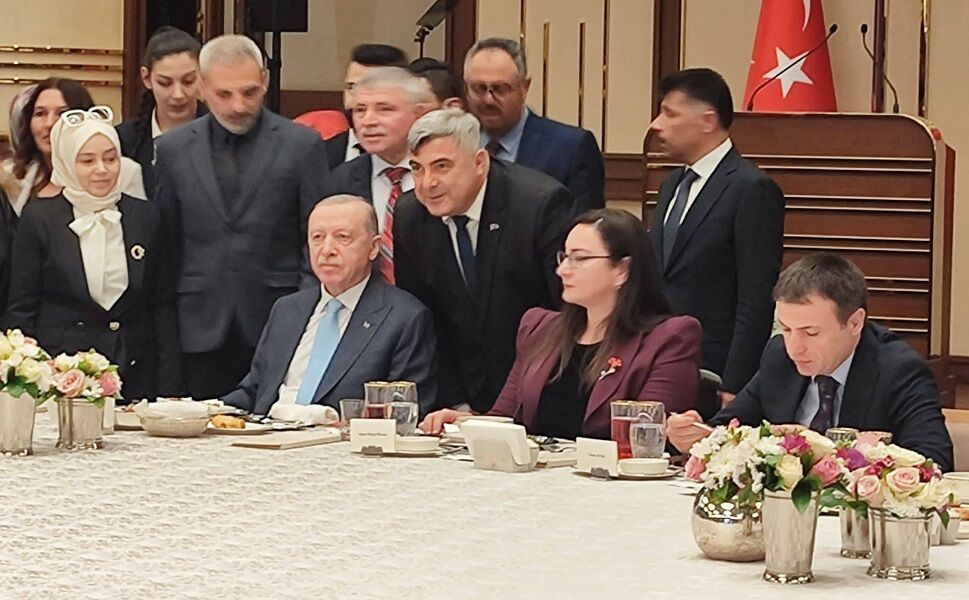 Miraç Sünnetci, Külliye'de Eğitim Ailesi iftarına katıldı