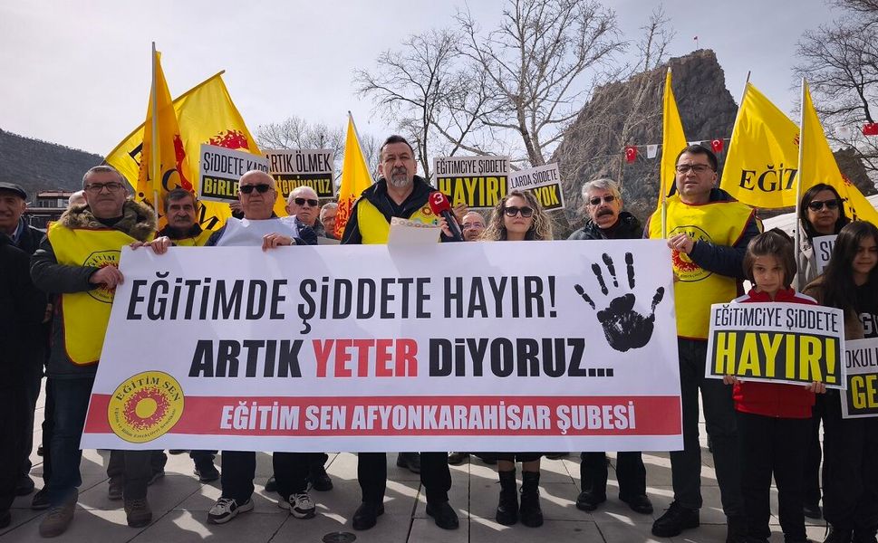 EĞİTİM SEN VE EĞİTİM İŞ, ZAFER MEYDANINDA