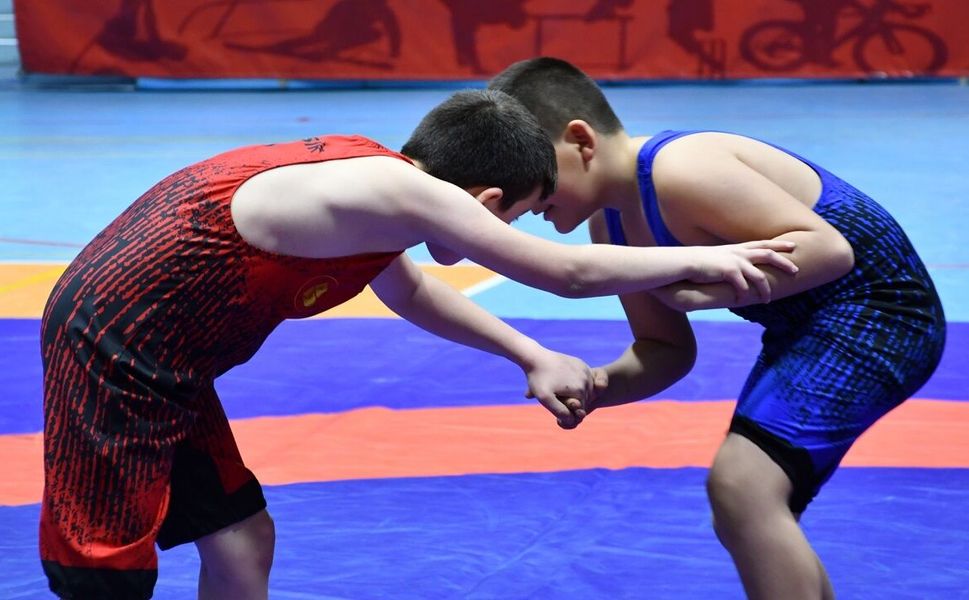 KÜÇÜKLER GÜREŞTE ŞAMPİYONLAR BELLİ OLDU