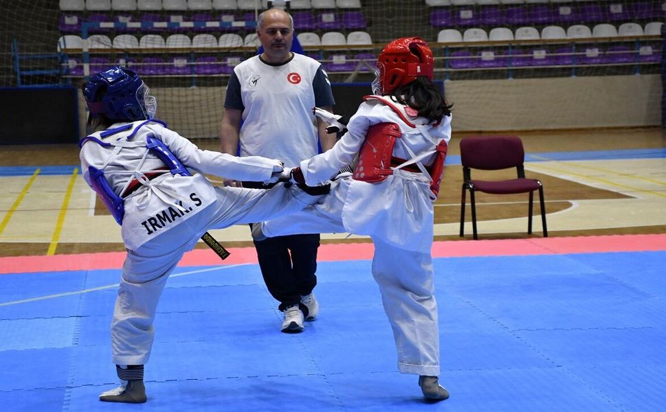 YILDIZLAR TEKVANDO'DA ŞAMPİYONLAR BELLİ OLDU