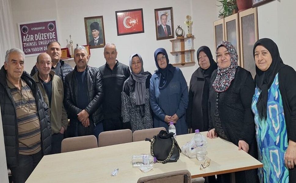 Ağır Düzey Zihinsel Engelliler aileleri iftarda buluştu