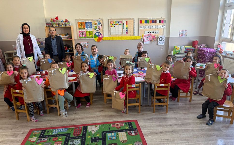 6 KÖY OKULUNDA BAYRAM SEVİNCİ