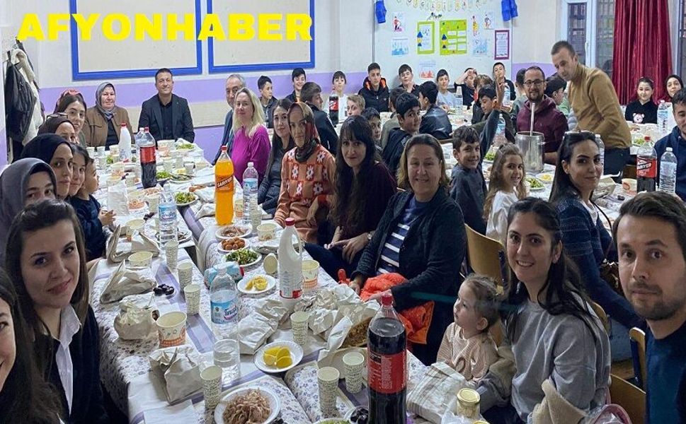 BOZHÜYÜK'TE GELENEKSEL İFTAR COŞKUSU