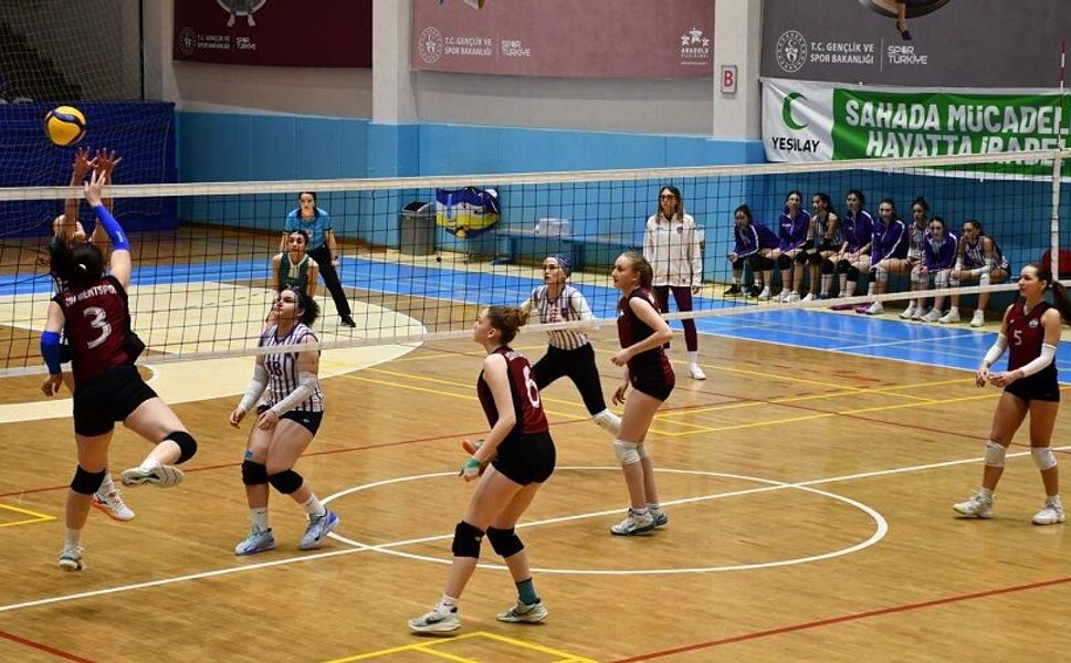 AFYON'DA VOLEYBOL HEYECANI