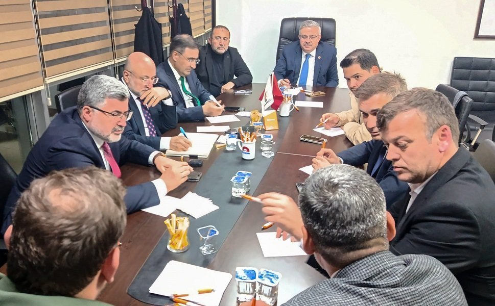 Afyon'a elektrik ve doğalgaz yatırımları masaya yatırıldı