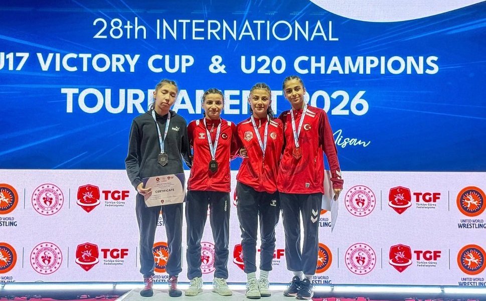 Afyonlu genç güreşçiler fırtına gibi!..