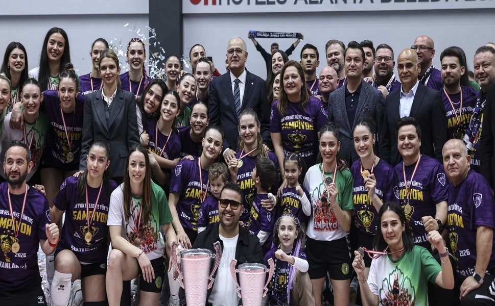 Zaferin Sultanları kupasını aldı!..