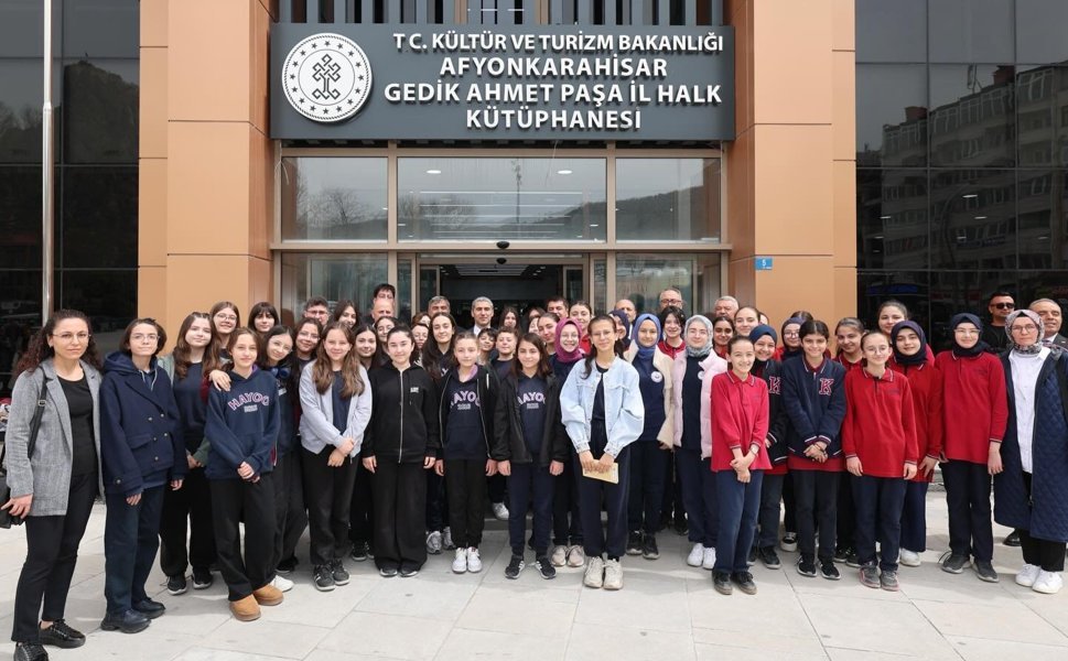 Vali Naci Aktaş, TÜBİTAK Şampiyonlarıyla bir araya geldi