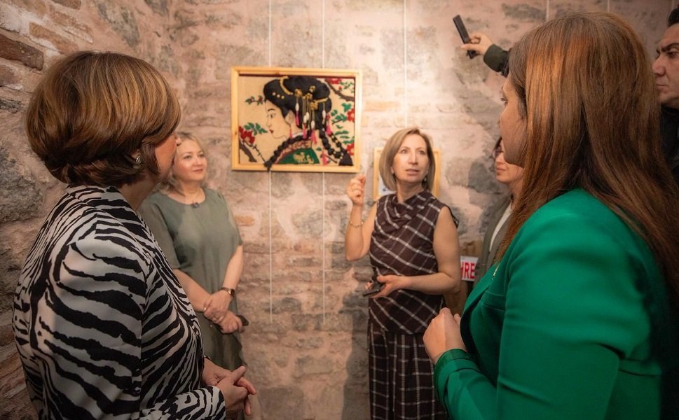 Efsanelerle İpek Sergisi Afyonkarahisar'da açıldı