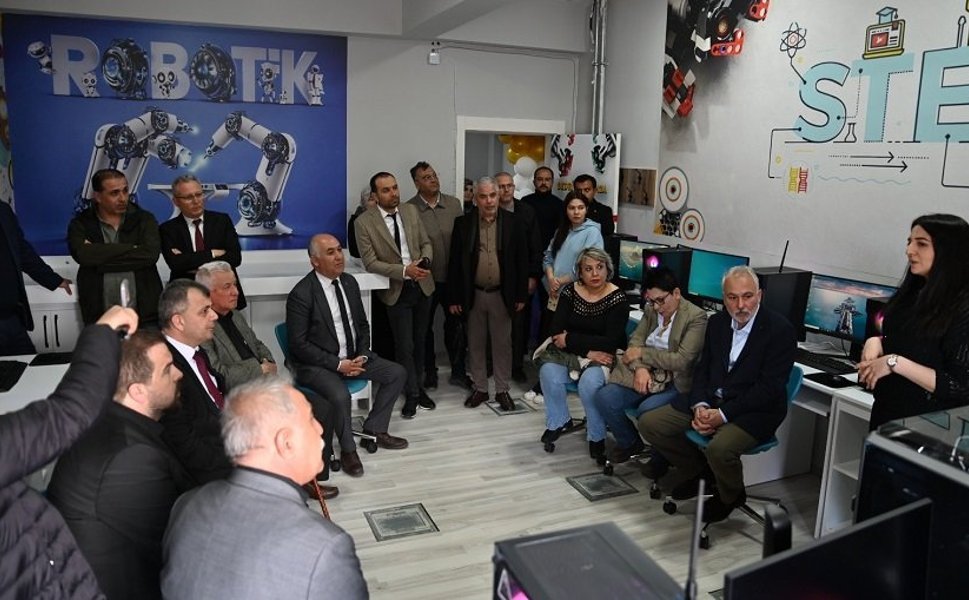 Emirdağ'da Robotik Kodlama Atölyesi açıldı