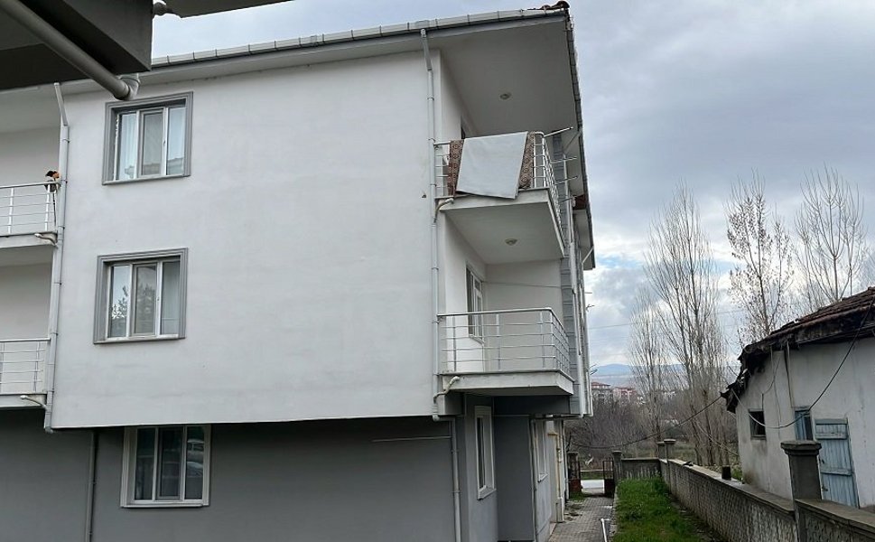 Balkondan düşen Alzaymır hastası hayatını kaybetti