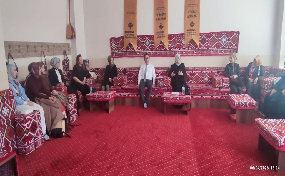 Öğretmen Akademileri’nde Sezai Karakoç anlatıldı