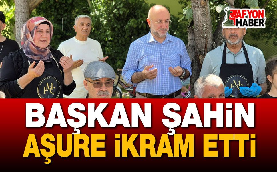 Başkan Turgay Şahin Aşure İkram Etti
